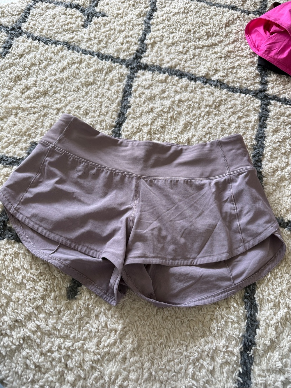 lululemon women’s Speed Up Low Rise shorts purple 2.5 inch size 4